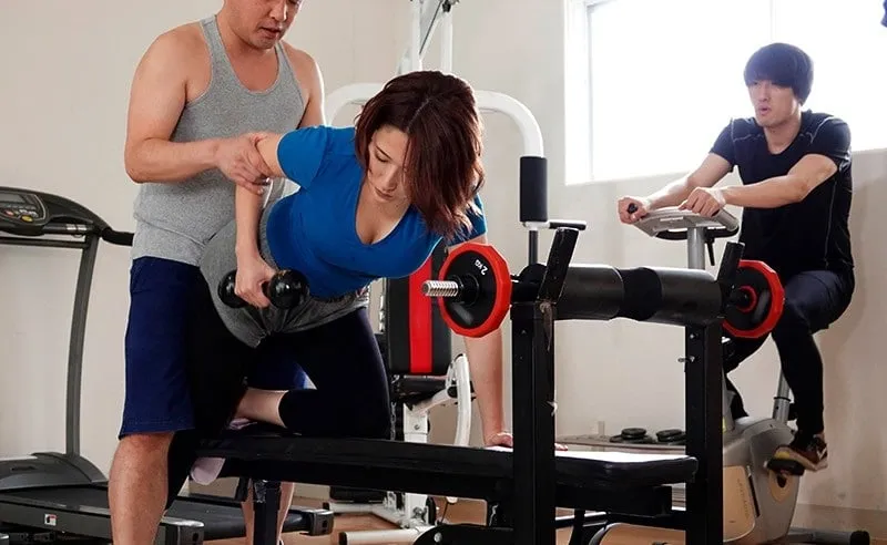 Gã chồng phát hiện người vợ cắm sừng với huấn luyện viên thể hình