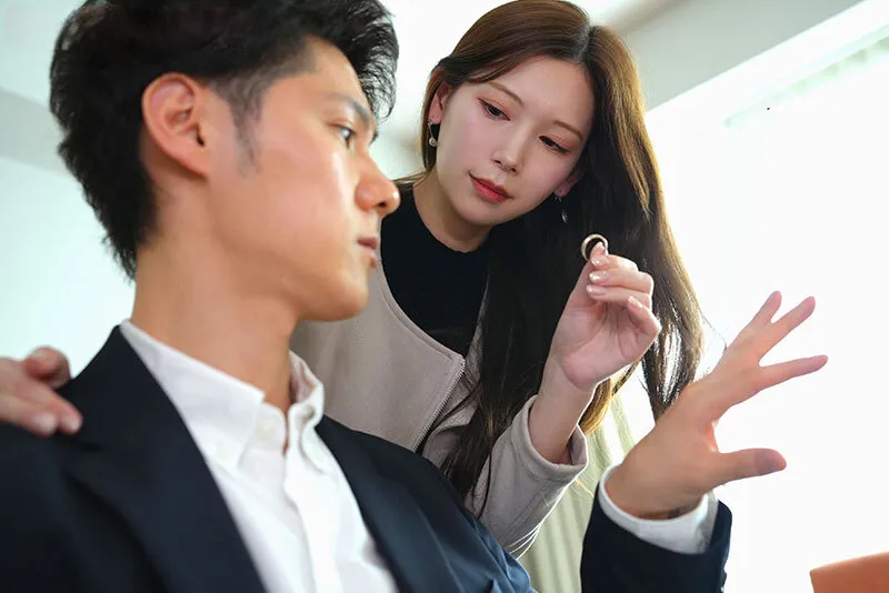 Người vợ đi đi chơi, ông chồng ở nhà bị nhỏ em bà xã gạ quan hệ không trượt phát nào